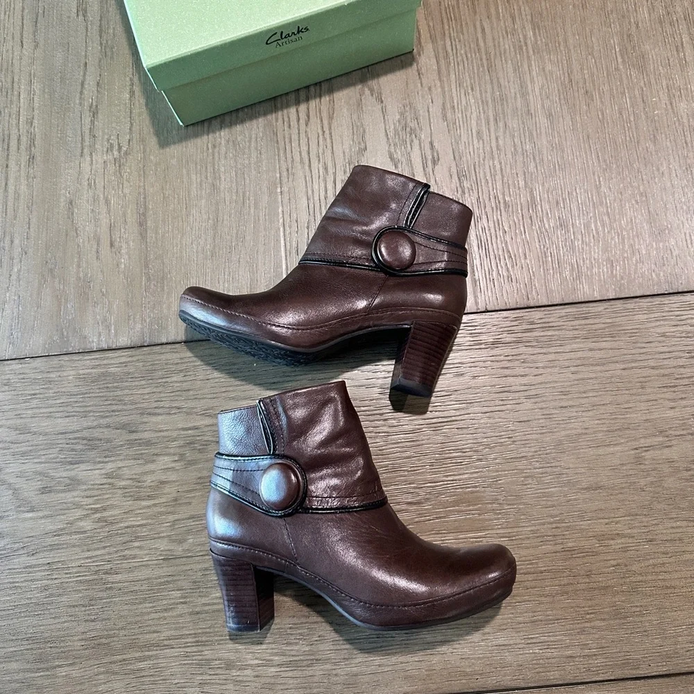 Clarks Artisan Collection Brown Leather Heeled Ankle Booties Size 6.5 Peralta